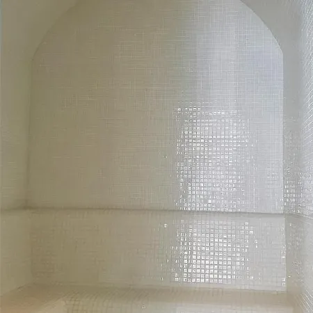 Luxury Frontal In Doncella Apartment *