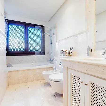 Luxury Frontal In Doncella Apartment