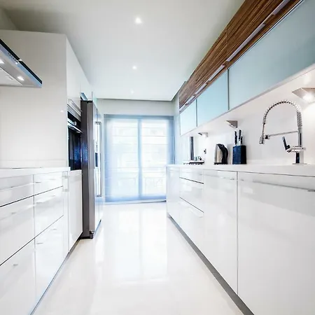 Luxury Frontal In Doncella Apartment