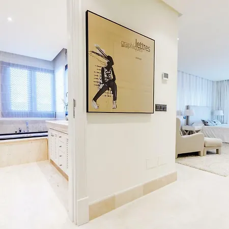 Luxury Frontal In Doncella Apartment